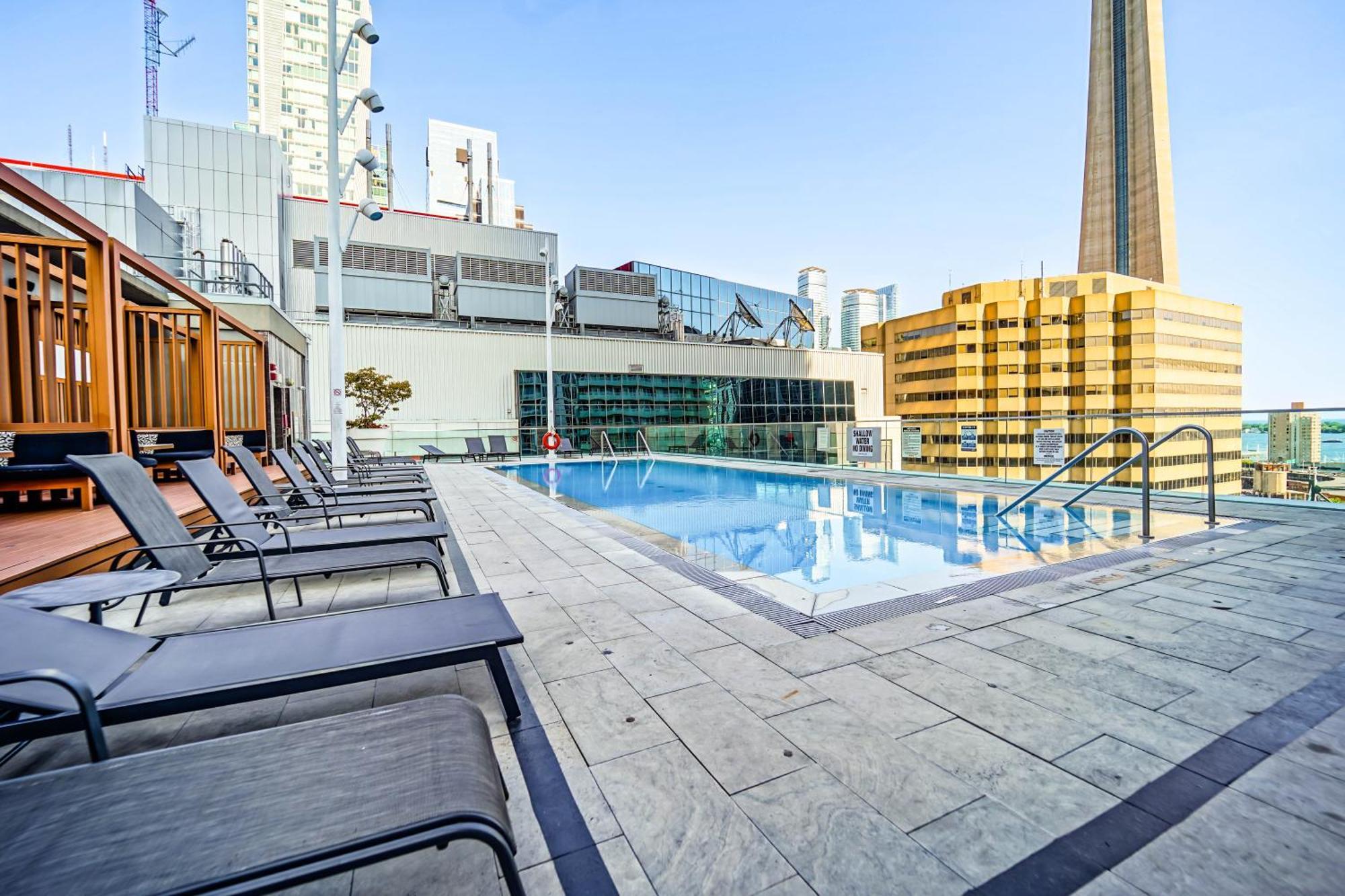 Chol Furnished Suites Heart Of Downtown Toronto, 2 Beds, Free Parking, Cn Tower View ภายนอก รูปภาพ