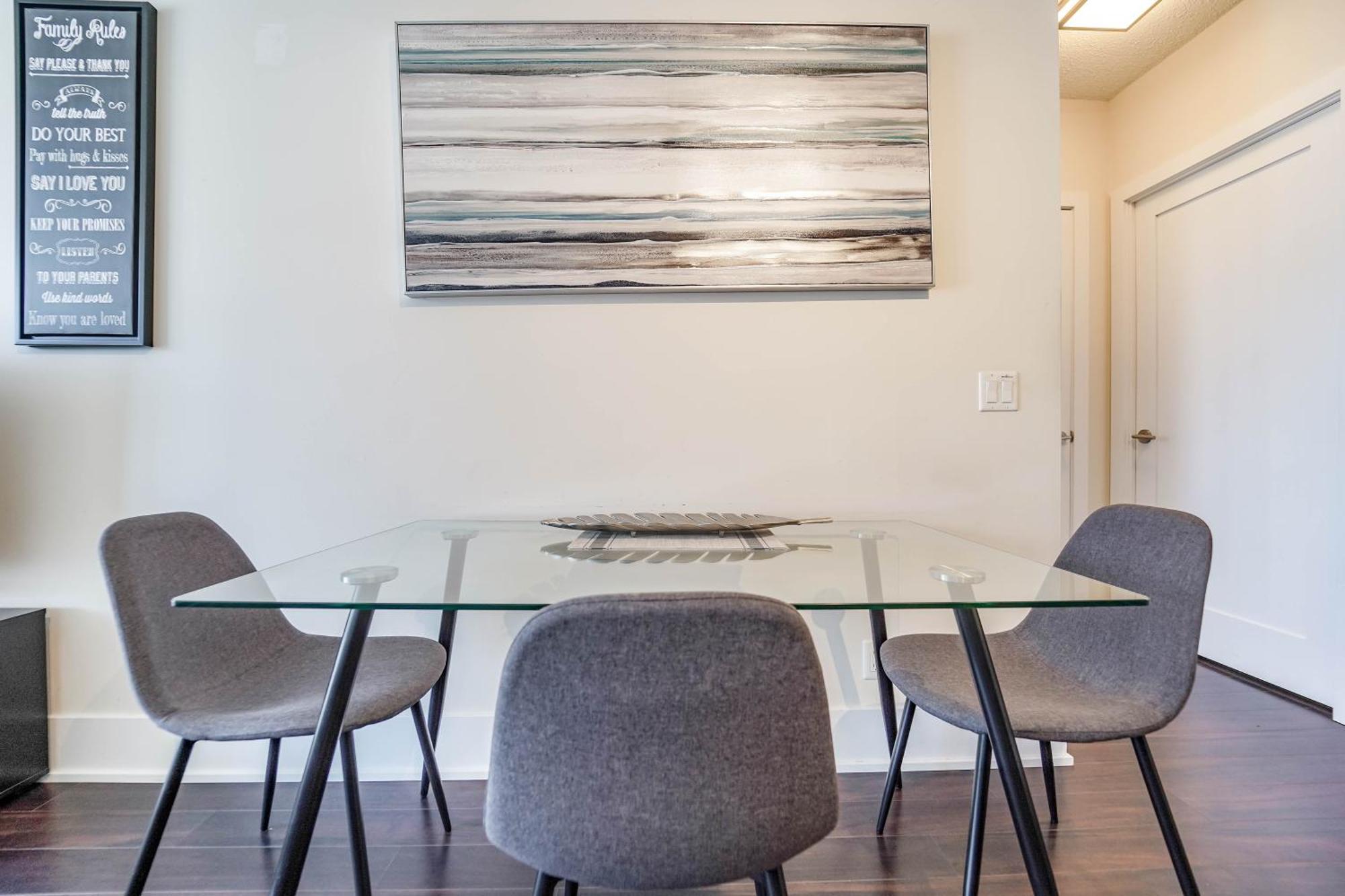 Chol Furnished Suites Heart Of Downtown Toronto, 2 Beds, Free Parking, Cn Tower View ภายนอก รูปภาพ