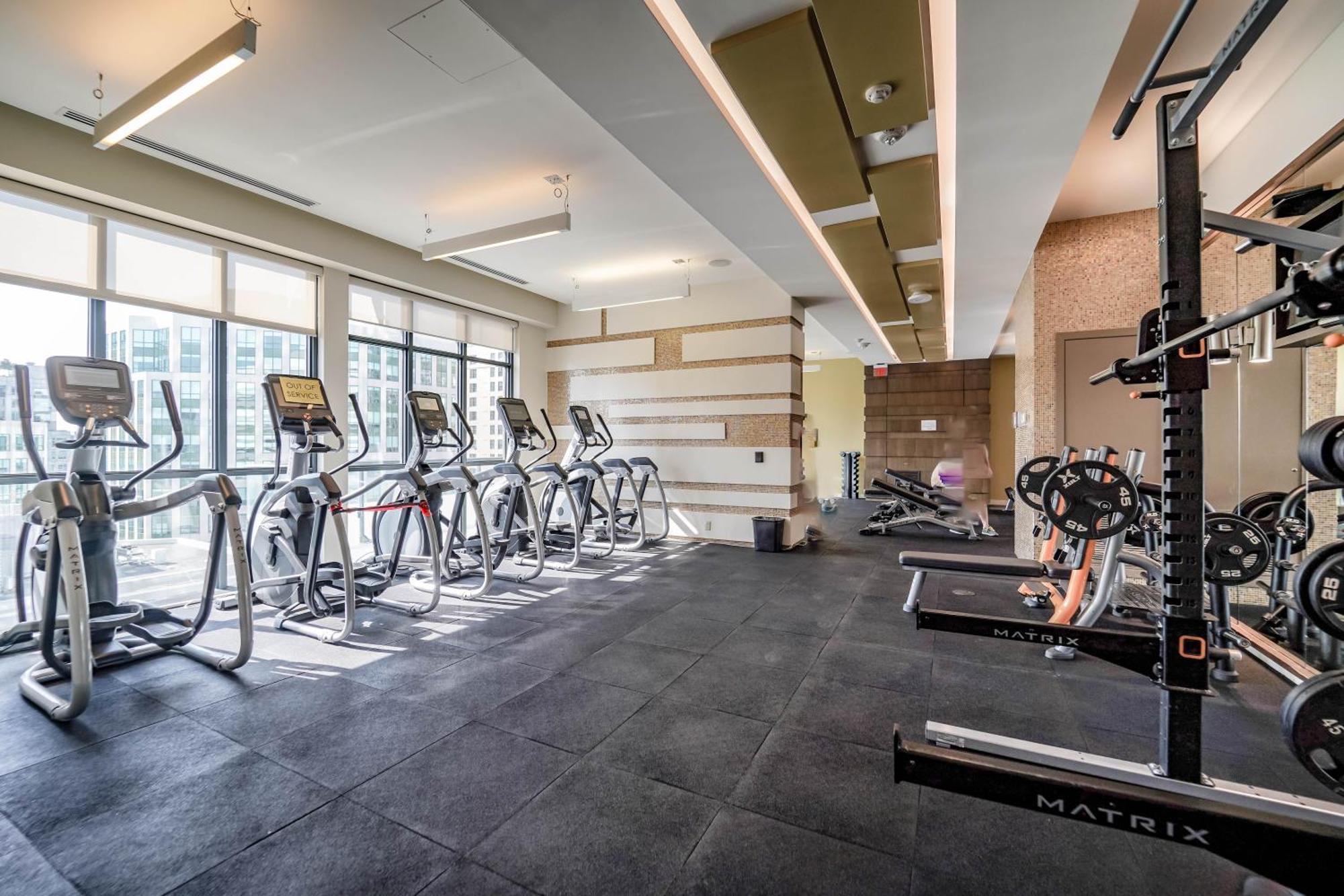 Chol Furnished Suites Heart Of Downtown Toronto, 2 Beds, Free Parking, Cn Tower View ภายนอก รูปภาพ