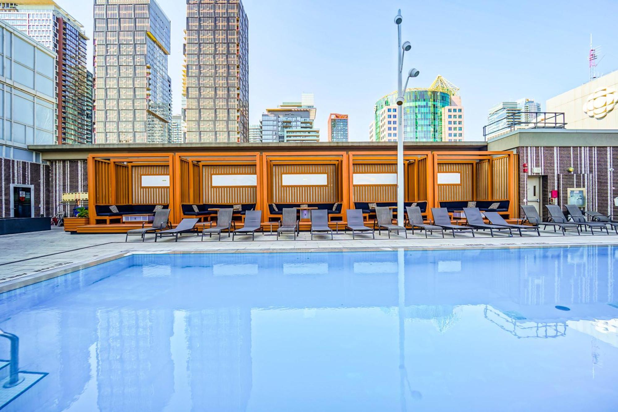 Chol Furnished Suites Heart Of Downtown Toronto, 2 Beds, Free Parking, Cn Tower View ภายนอก รูปภาพ