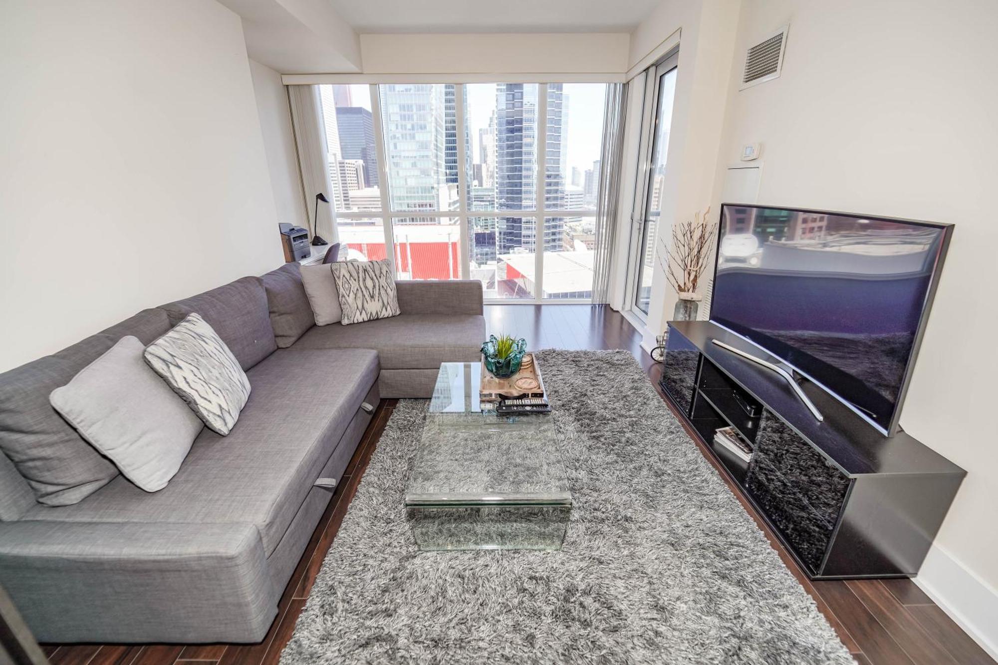 Chol Furnished Suites Heart Of Downtown Toronto, 2 Beds, Free Parking, Cn Tower View ภายนอก รูปภาพ