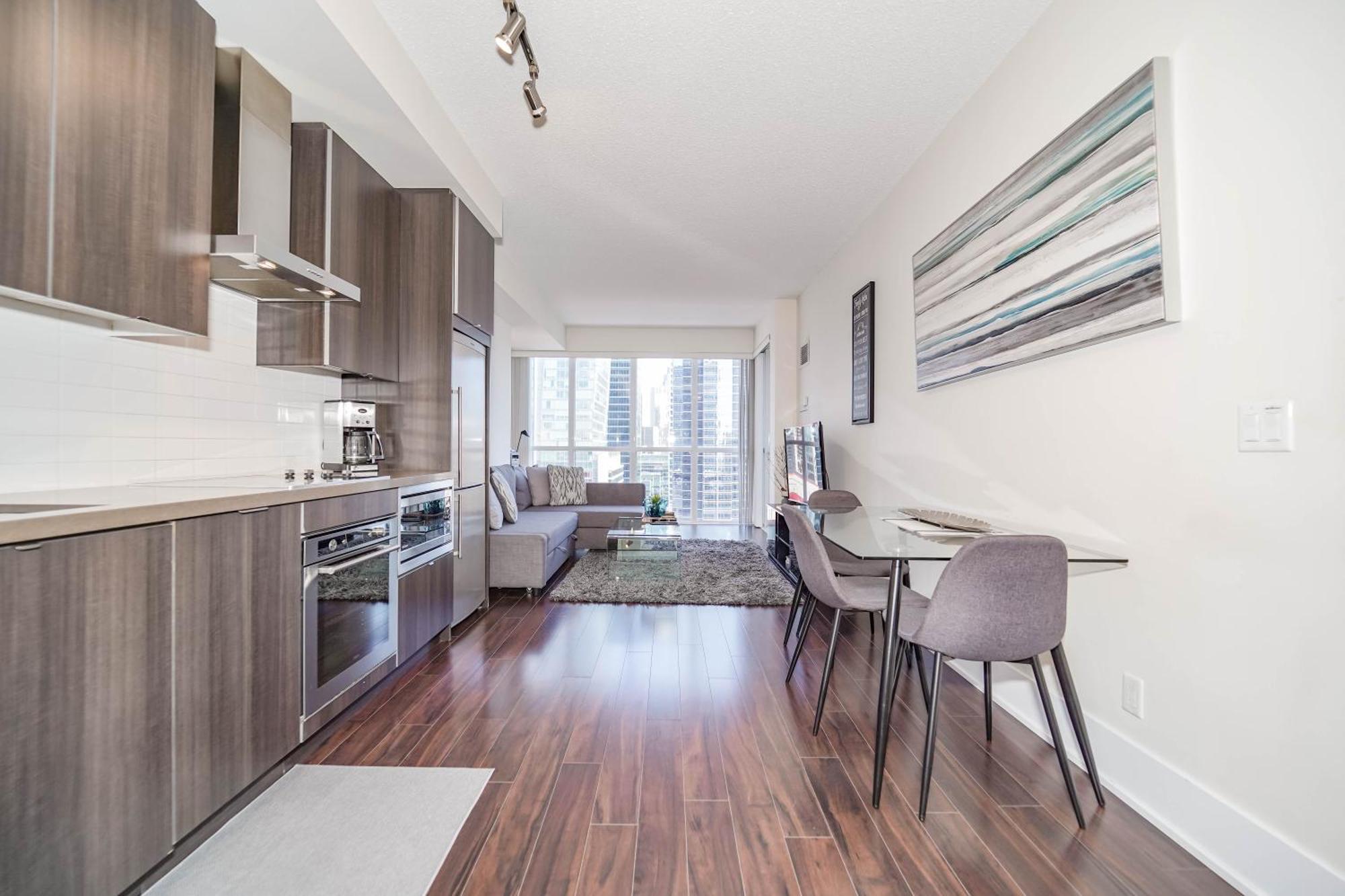 Chol Furnished Suites Heart Of Downtown Toronto, 2 Beds, Free Parking, Cn Tower View ภายนอก รูปภาพ