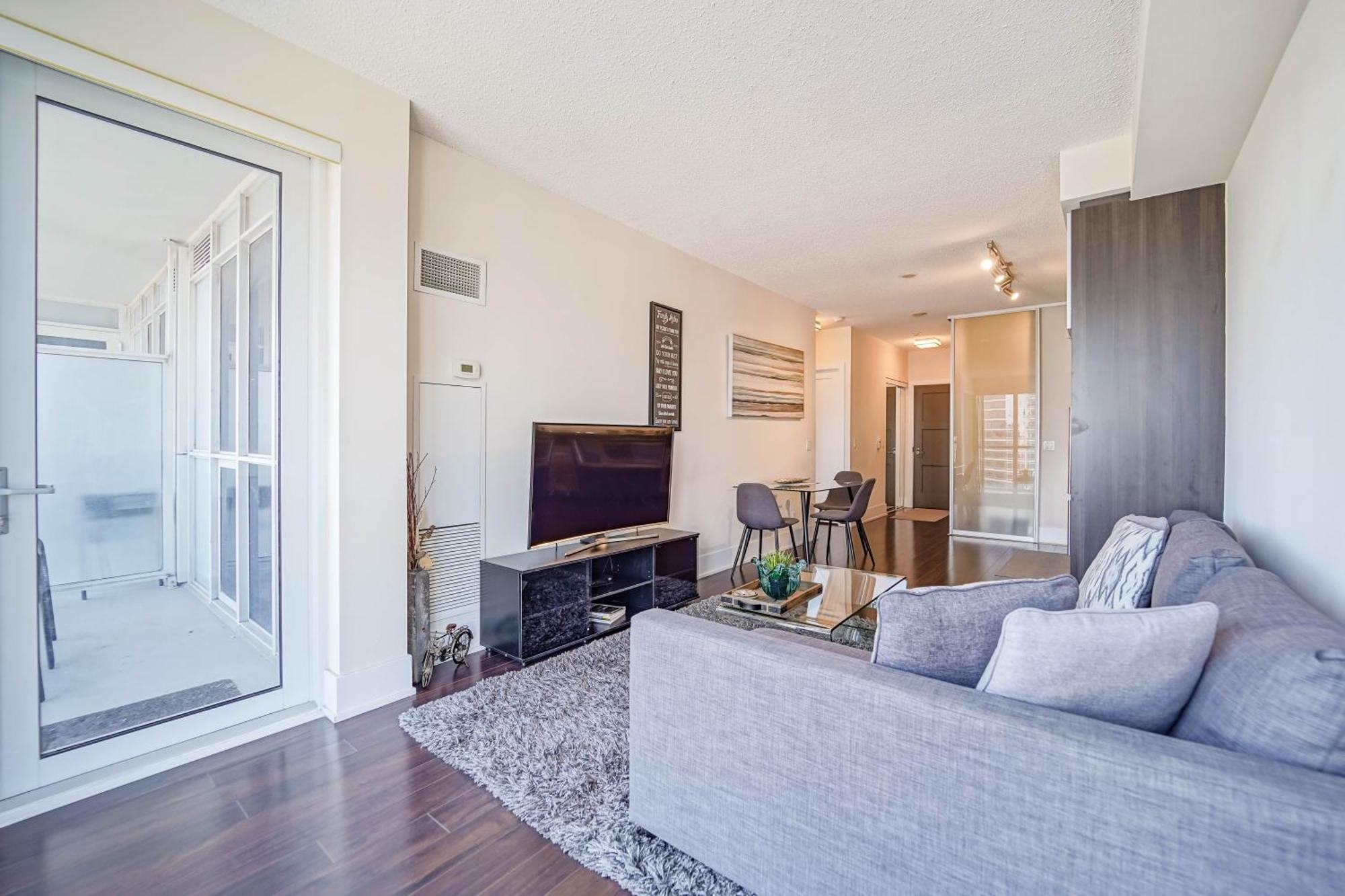 Chol Furnished Suites Heart Of Downtown Toronto, 2 Beds, Free Parking, Cn Tower View ภายนอก รูปภาพ