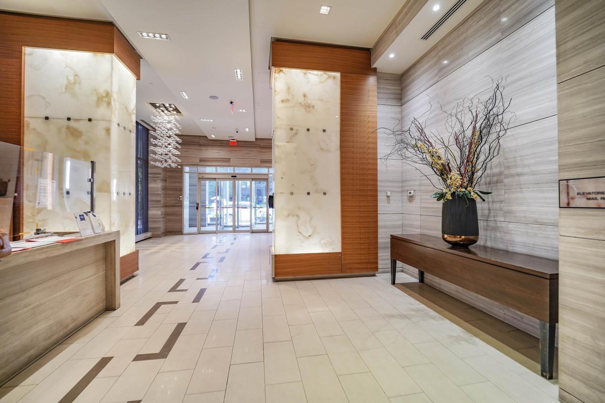 Chol Furnished Suites Heart Of Downtown Toronto, 2 Beds, Free Parking, Cn Tower View ภายนอก รูปภาพ