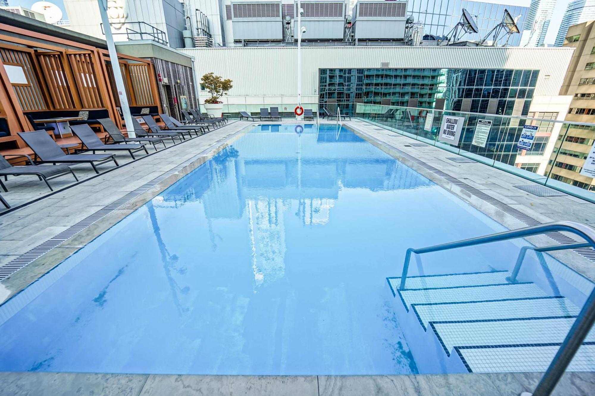 Chol Furnished Suites Heart Of Downtown Toronto, 2 Beds, Free Parking, Cn Tower View ภายนอก รูปภาพ