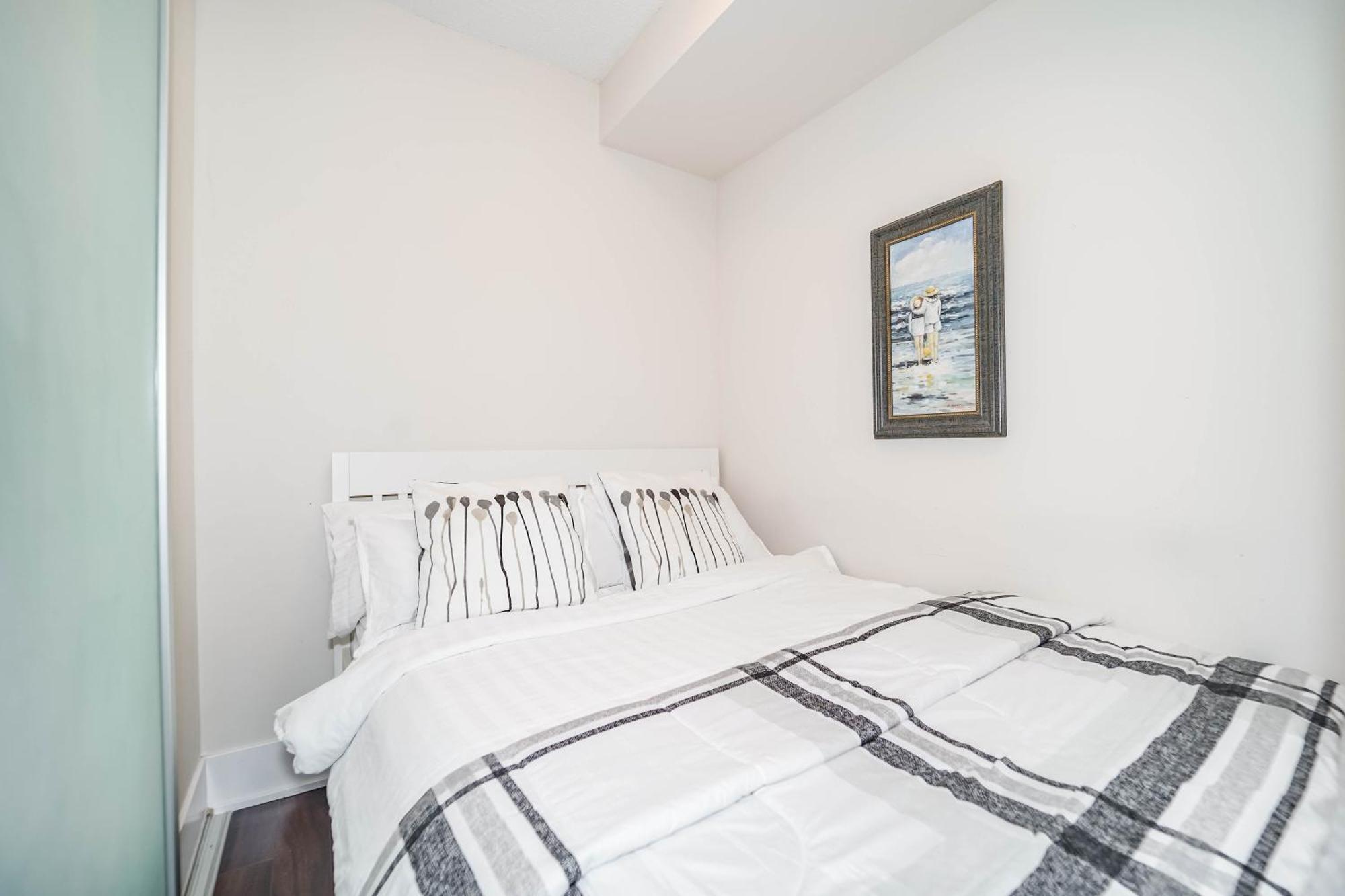 Chol Furnished Suites Heart Of Downtown Toronto, 2 Beds, Free Parking, Cn Tower View ภายนอก รูปภาพ