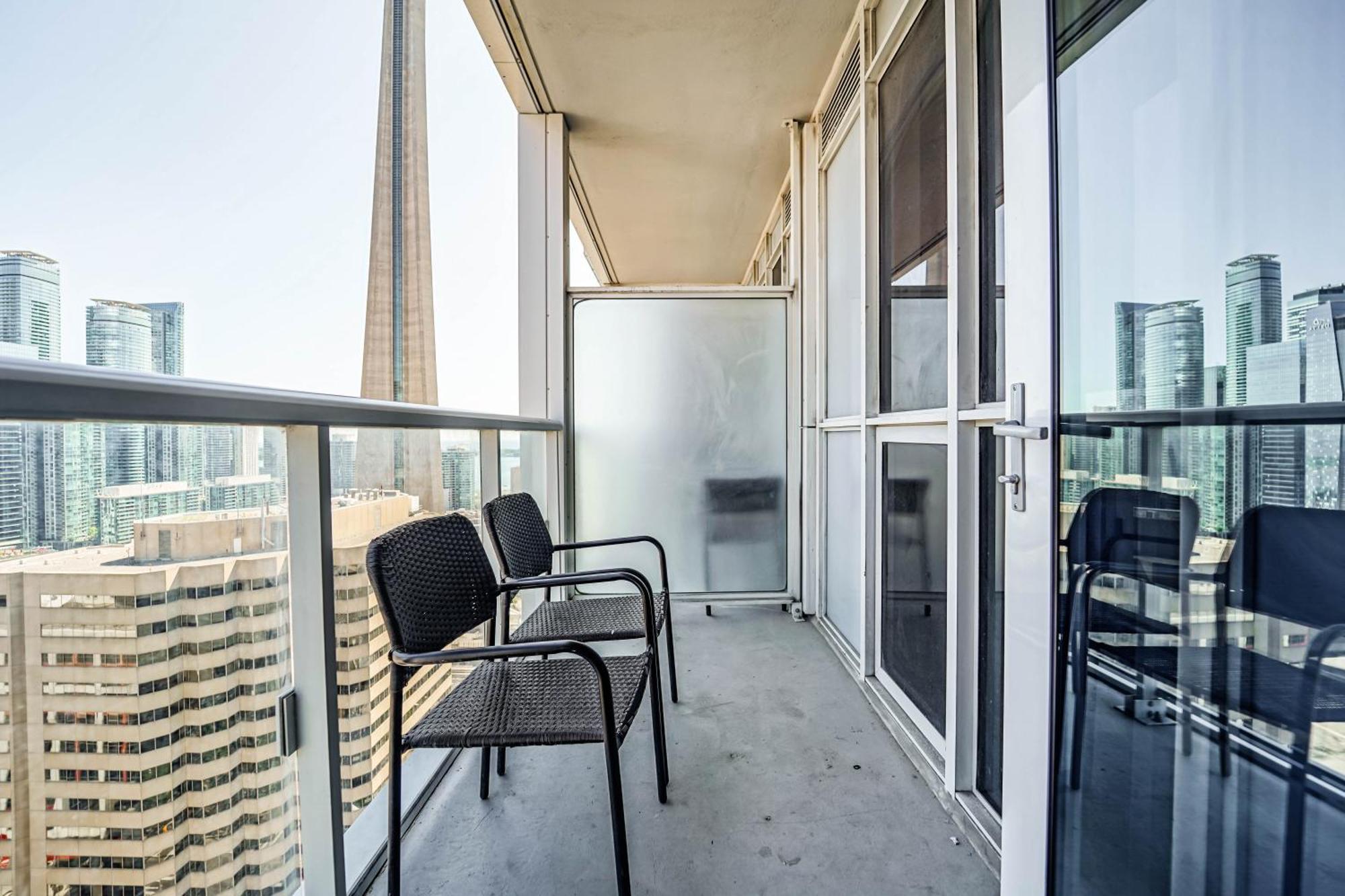 Chol Furnished Suites Heart Of Downtown Toronto, 2 Beds, Free Parking, Cn Tower View ภายนอก รูปภาพ