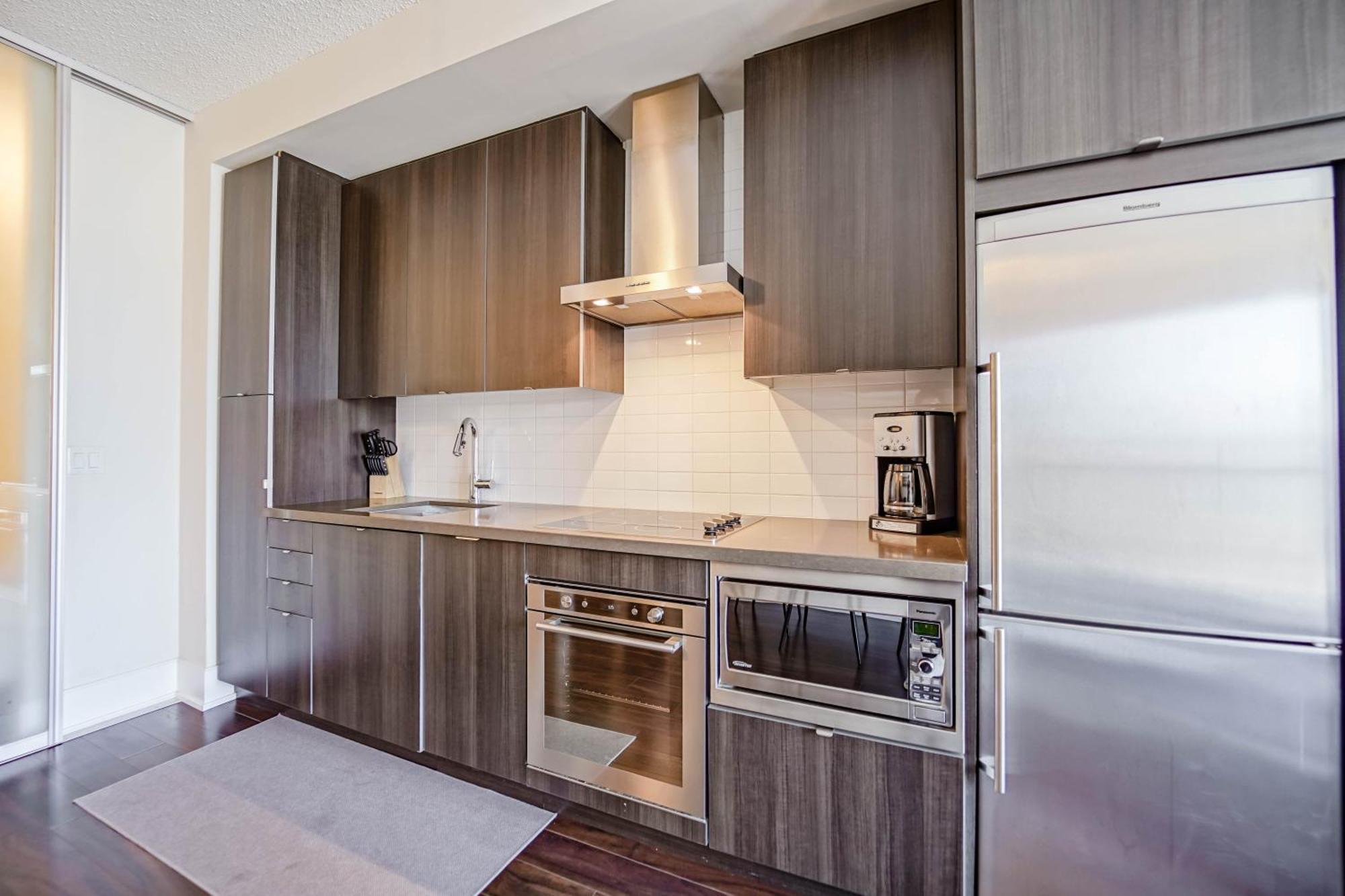 Chol Furnished Suites Heart Of Downtown Toronto, 2 Beds, Free Parking, Cn Tower View ภายนอก รูปภาพ