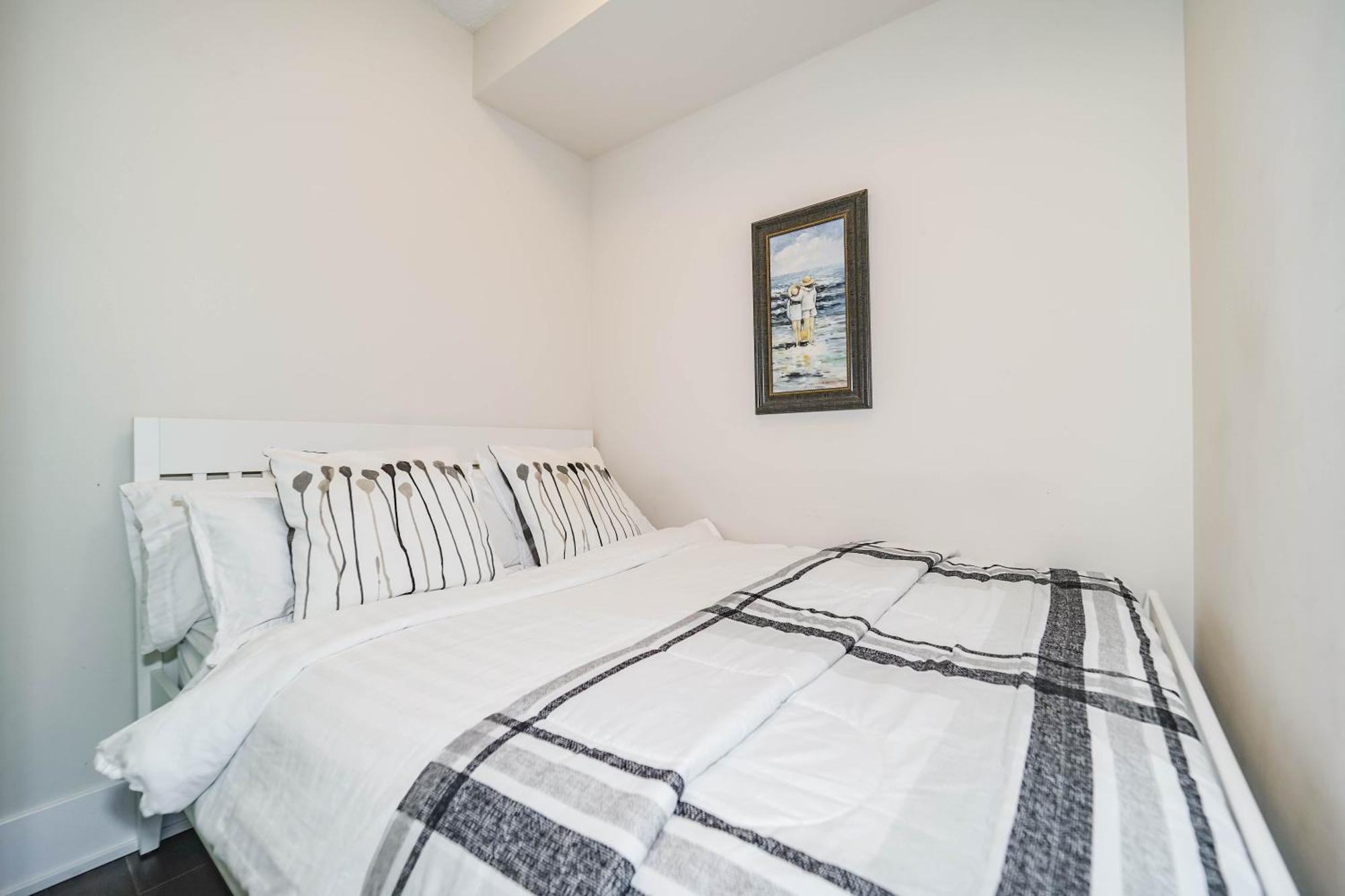 Chol Furnished Suites Heart Of Downtown Toronto, 2 Beds, Free Parking, Cn Tower View ภายนอก รูปภาพ