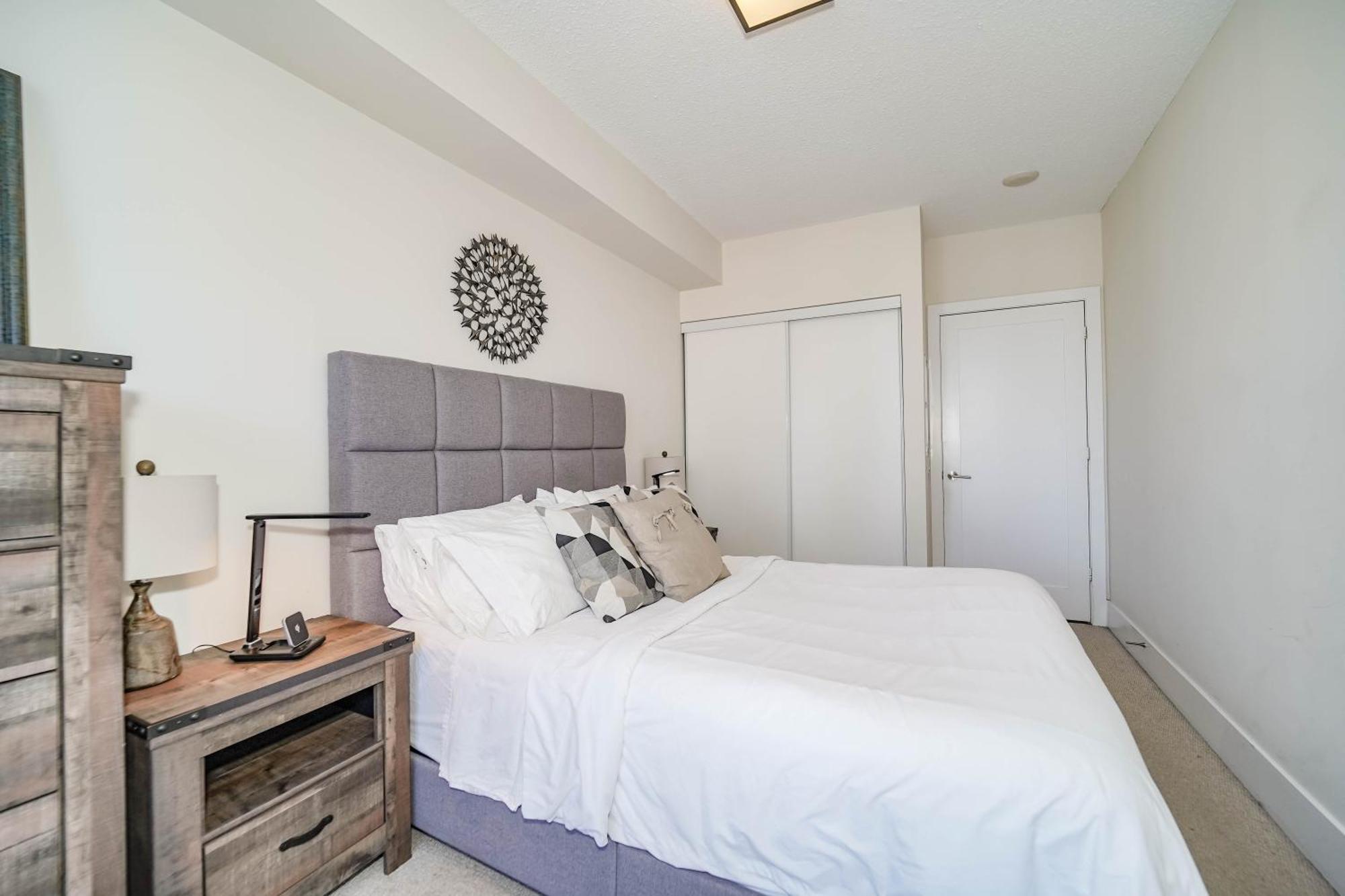 Chol Furnished Suites Heart Of Downtown Toronto, 2 Beds, Free Parking, Cn Tower View ภายนอก รูปภาพ