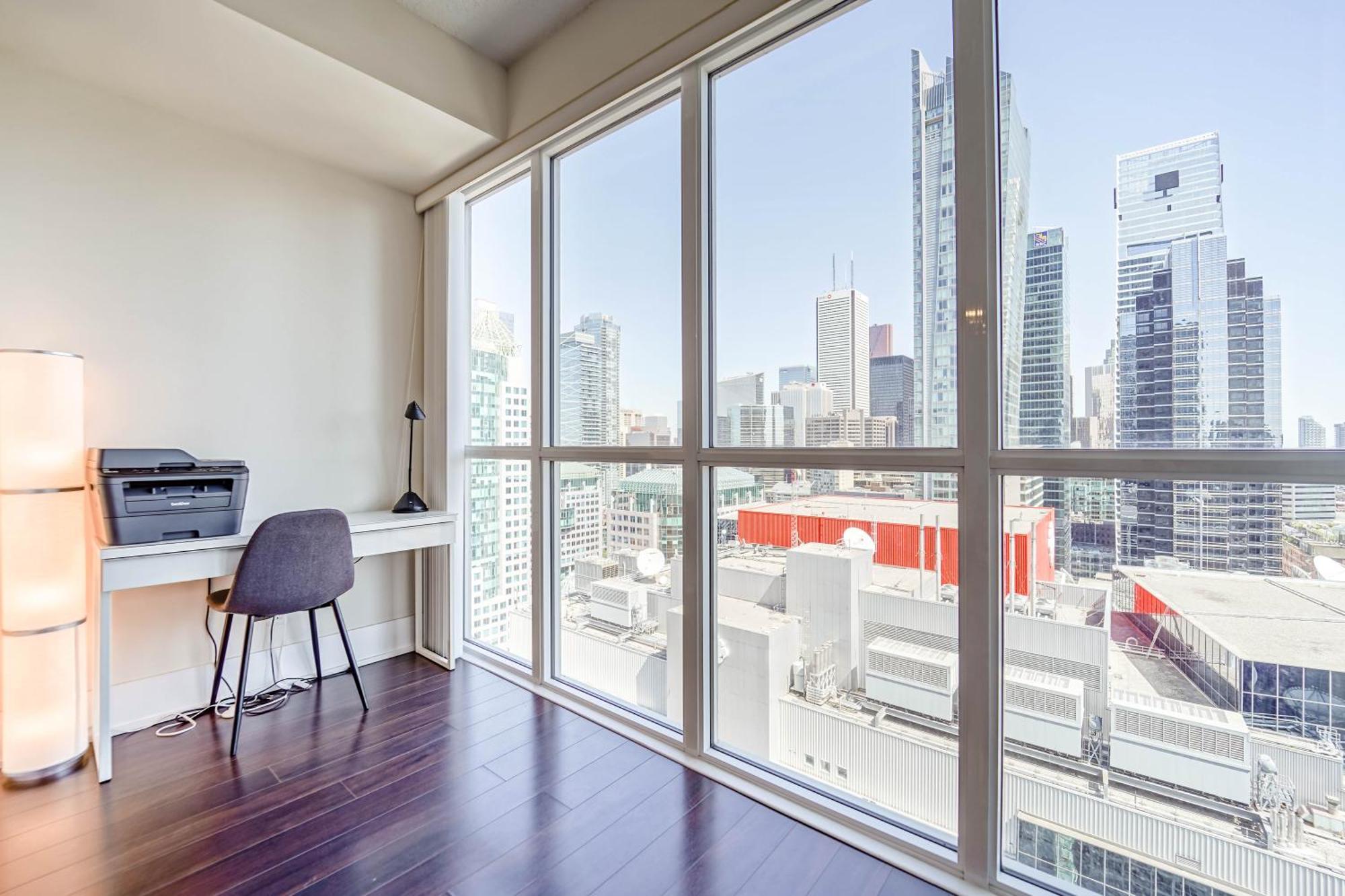 Chol Furnished Suites Heart Of Downtown Toronto, 2 Beds, Free Parking, Cn Tower View ภายนอก รูปภาพ