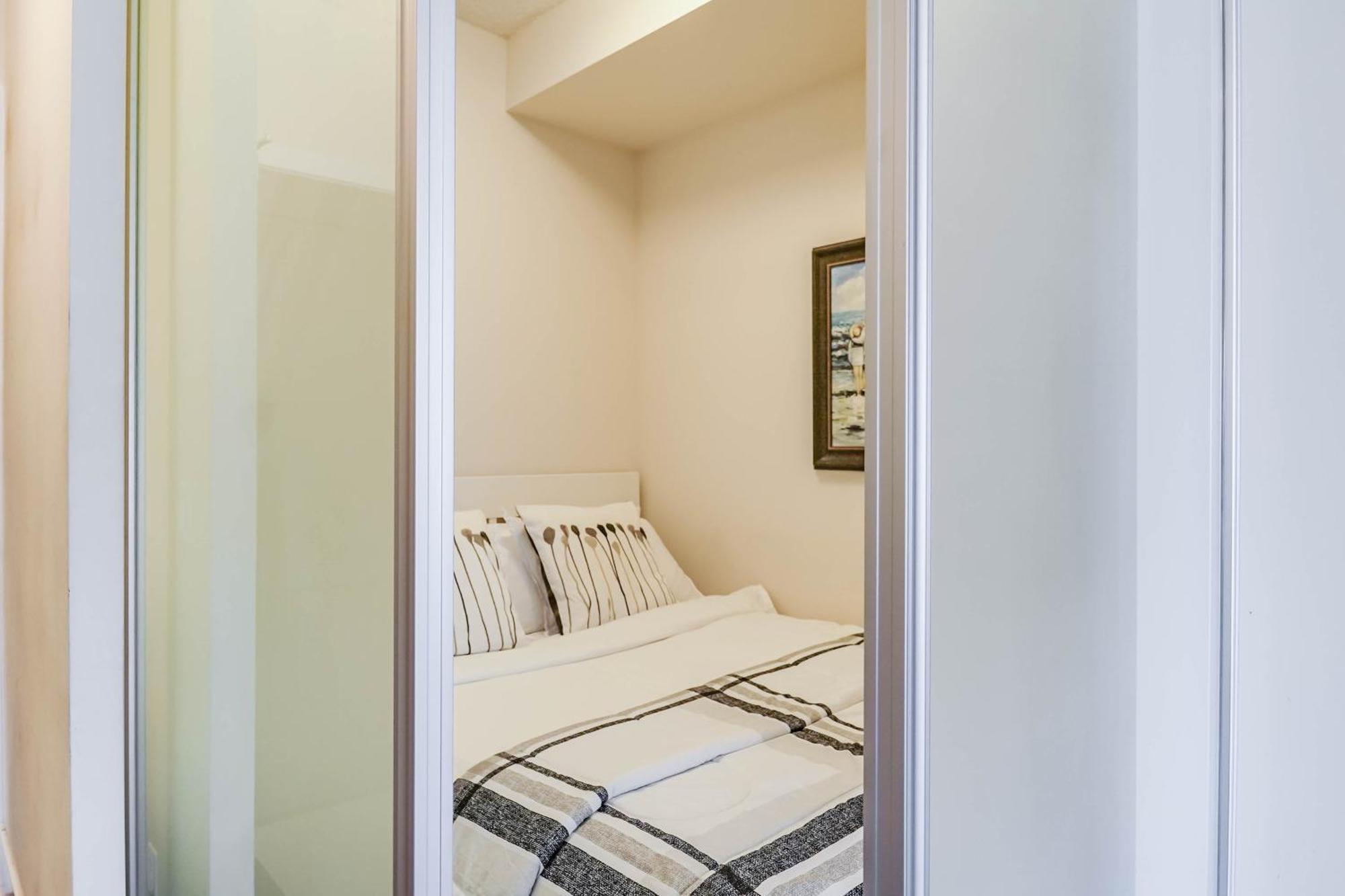 Chol Furnished Suites Heart Of Downtown Toronto, 2 Beds, Free Parking, Cn Tower View ภายนอก รูปภาพ