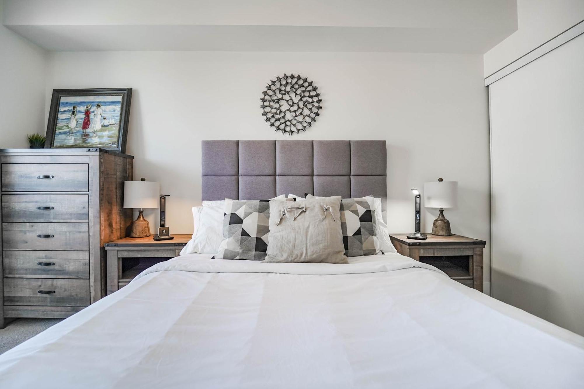 Chol Furnished Suites Heart Of Downtown Toronto, 2 Beds, Free Parking, Cn Tower View ภายนอก รูปภาพ